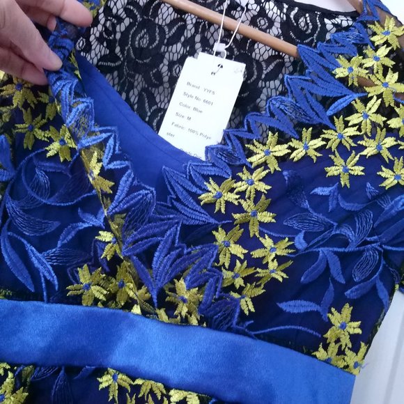 YYFS  BLUE & YELLOWS EMBROIDERY FLOWER DESIGN DRESS SIZE M   NEW - Picture 6 of 10